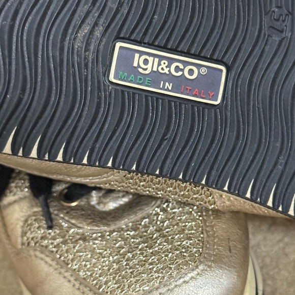 Stylish Gold Women's Sneakers - Picture 3 of 4